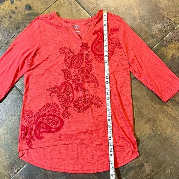 St. John’s Bay pink V-neck Paisley Design Stone Large - Picture 6 of 10